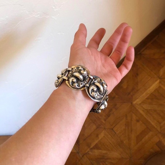 Rare and mesmerizing Sterling Silver 3D look chunky engraved gothic bracelet - Picture 2 of 9